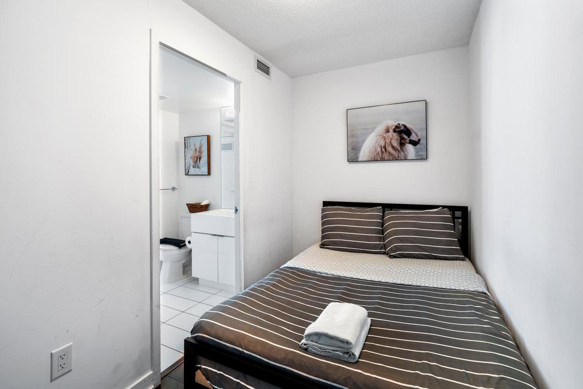 Exquisite Condos By Cn Tower With Parking Toronto Exterior foto